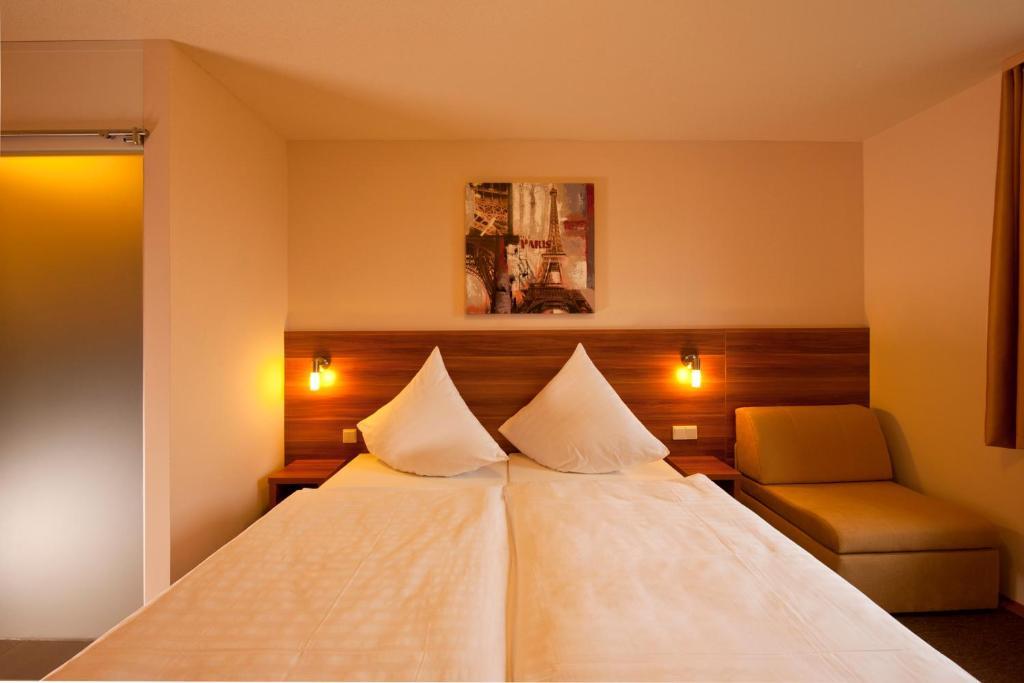 Astay Hotel Greding Ngoại thất bức ảnh